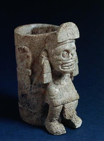 La produzione artistica Un importante arte Azteca era la scultura, infatti essi preferivano ritrarre un soggetto umano.