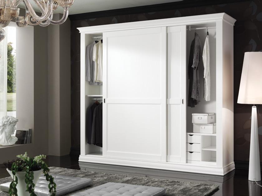 38 ITALIANCLASSICBEDROOMFURNITURE 39 ITALIANCLASSICBEDROOMFURNITURE CAMERAANTONELLA A LOFTY WARDROBE THAT FITS ANY SPACE WITH THE RIGHT BALANCE BETWEEN FUNCTIONALITY AND ELEGANCE.