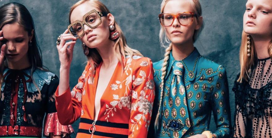Il Gruppo Kering Eyewear Kering Eyewear is part of the Kering Group, a global Luxury group that develops an ensemble of luxury houses in fashion, leather goods, jewellery and watches,