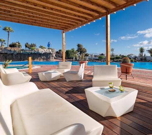 Offre l accesso a una terrazza di fianco alla piscina. Area verde esclusiva: con amache, vista sul mare, sull isola di Lobos e Fuerteventura.