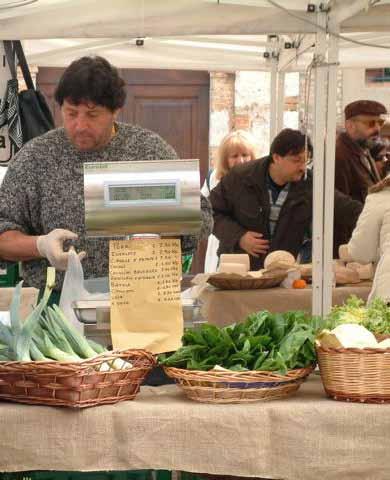 attori e valori del Mercatale di Sovicille Il Mercatale di Sovicille è il mercato delle produzioni agricole di qualità del territorio, organizzato dal Comune di Sovicille, dall Associazione