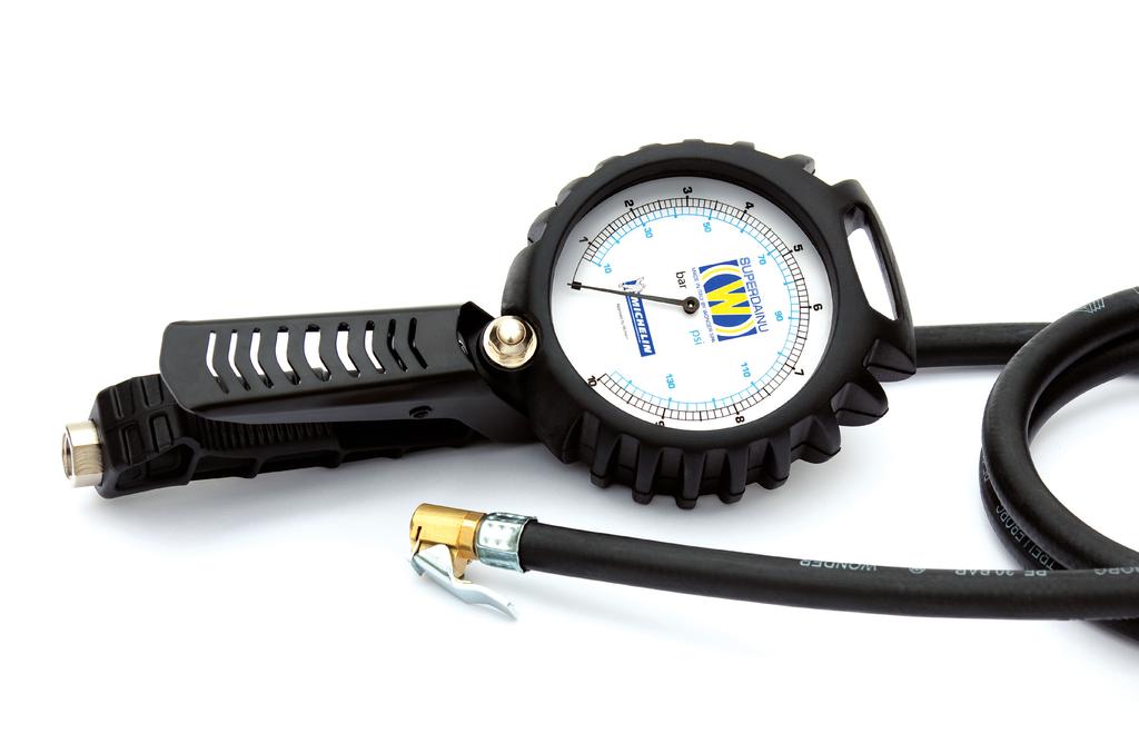 INFLATOR & PRESSURE GAUGES MISURATORI DI PRESSIONE SUPERDAINU 1999 CEE For standard valves Model approved according to European Directive 86/217/EEC Scale: bar graduated only (0.