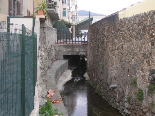 La città è cresciuta, si è allargata ed ha occupato tutti gli spazi disponibili. E i corsi d acqua? Peggio per loro, come in quasi tutta l Italia.