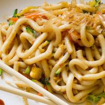 rice noodles with curry, vegetables, peppers and onion 706