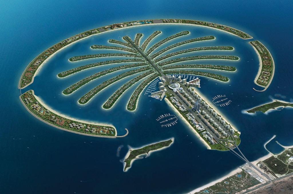 Pranzo libero nella zona di Dubai Marina con passeggiata sulla darsena, che ha la concentrazione urbana più elevata della città.