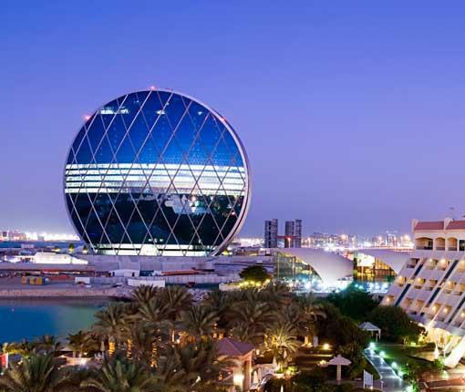 Tra questi spicca la Capital Gate Tower (2011) con un altezza di 160 m e una pendenza di 18 (quattro volte quella della torre di Pisa) possiede il primato di edificio più storto del mondo.