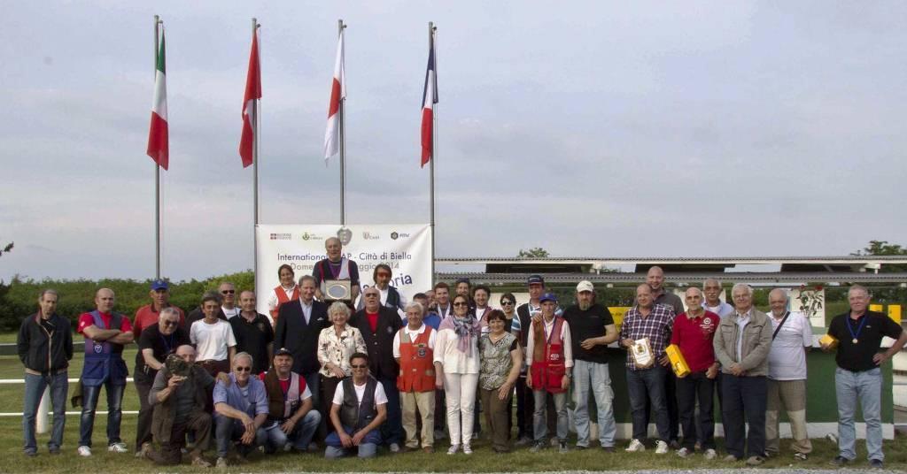 International Trap al tiro a volo di Biella Una straordinaria ed interessantissima giornata di sport a confronto con una folta rappresentanza di tiratori svizzeri Vince il trofeo Città di Biella allo