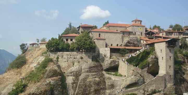 T O U R 8 Partenza da ATENE ogni Domenica da Aprile ad Ottobre: ore 8:00 - rientro ore 19:30 (del 5 giorno) Mini Tour Grecia Classica, Mystras e Meteore 5 GIORNI Un viaggio di 5 giorni per esplorare