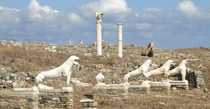 INCLUSI MEZZA GIORNATA: ore 09:00-14:00 Al mattino trasferimento al vecchio porto di Mykonos, incontro con la guida e imbarco per raggiungere l isola di Delos.