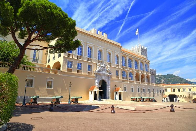 Il Palazzo dei Principi Il Palazzo dei Principi (o Palazzo del Principe, talvolta indicato come Palazzo Grimaldi e noto ai monegaschi come Palais