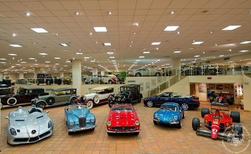 Museo dell auto Il Principe Ranieri III nel 1993 decise di rendere pubblica la sua collezione di auto.