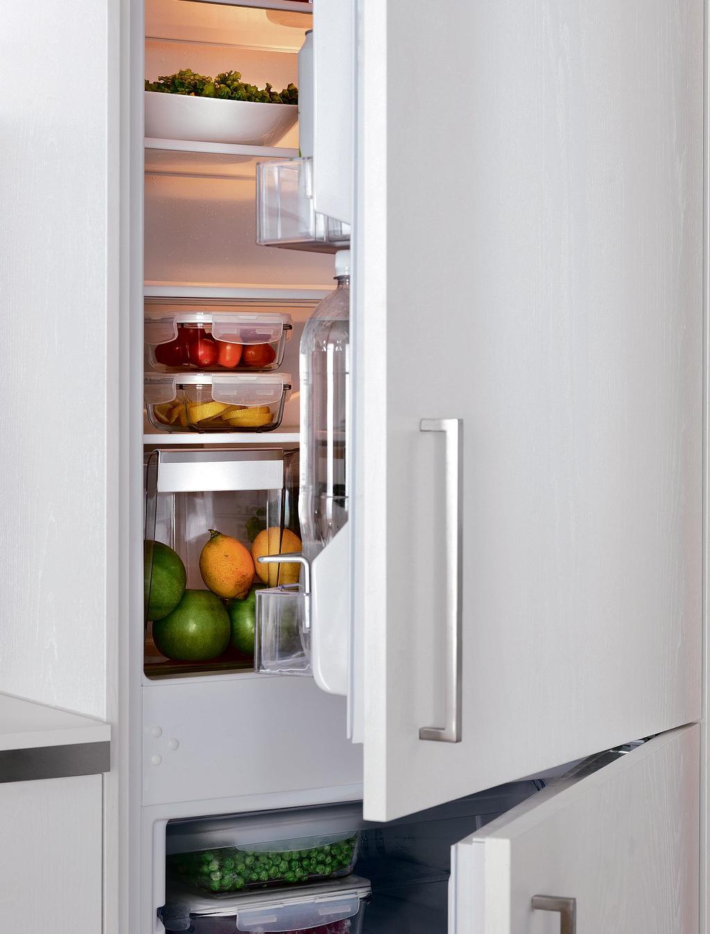 FRIGORIFERI E CONGELATORI I frigoriferi e congelatori IKEA hanno moltissime funzioni intelligenti e sono dotati di pratici accessori che ti permettono di conservare la freschezza degli alimenti più a