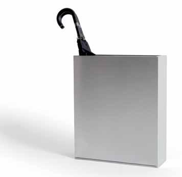 Portaombrelli Umbrella stand Materiali: polystone Colori: LB85621 - bianco LB85622 - argento cm 14 x 14 x 17,5 h Peso: 2 kg Dettagli: con 9 fori Questo