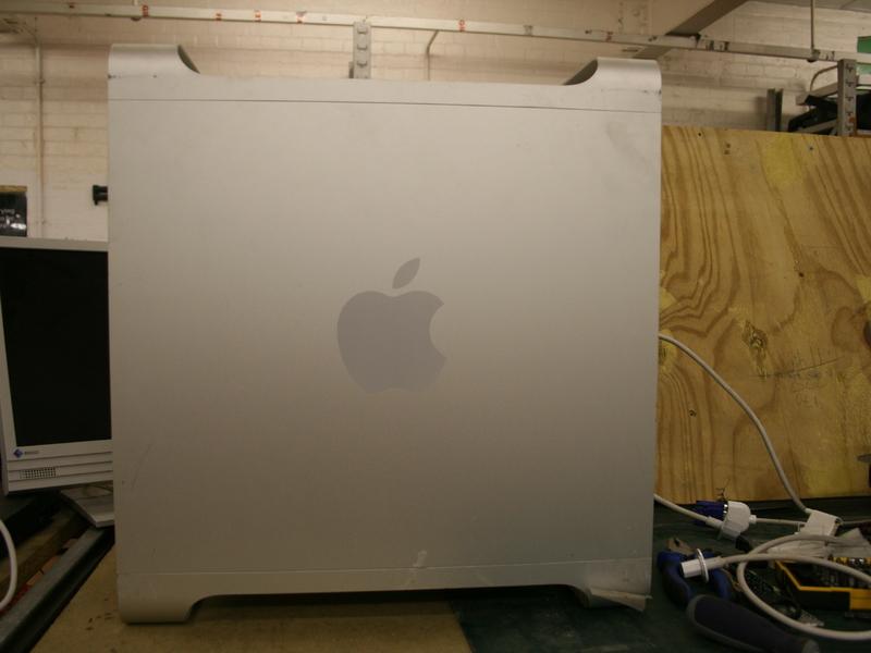Smontaggio Power Mac G5 scheda madre Passo 1