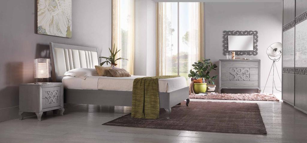 notte art. 721 Comodini 2 cassetti Night table L. 60 H. 56 P. 39 art. 722 Letto da imbottire, gamba intagliata con contenitore Bed L. 170 H. 126 P. 226 art.