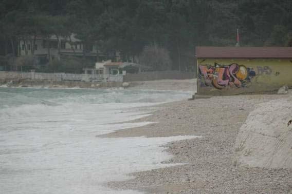 Tratto 5 Vista della parte nord in direzione sud (si evidenziano gli immobili costruiti sulla spiaggia emersa)