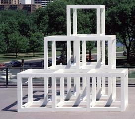 Sol LeWitt È importante considerare il contesto in cui viene inserita l opera: Gli abbinamenti tra forme elementari sono praticamente