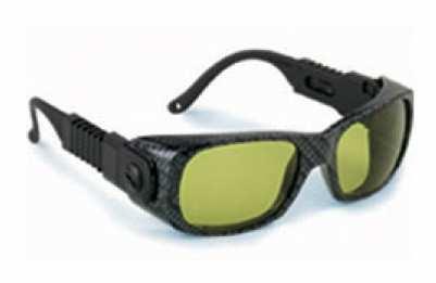Occhiali di protezione Gli occhiali di protezione devono avere la densità ottica di sicurezza alla lunghezza d onda di interesse.