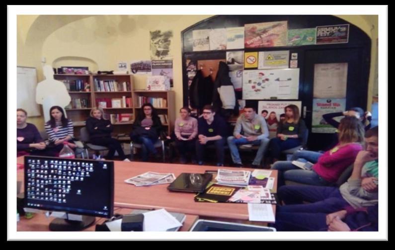 У ченици наше школе учествовали су на семинару "За управљање каријером" одр-жаном у просторијама Канцеларије за младе Града Сремска