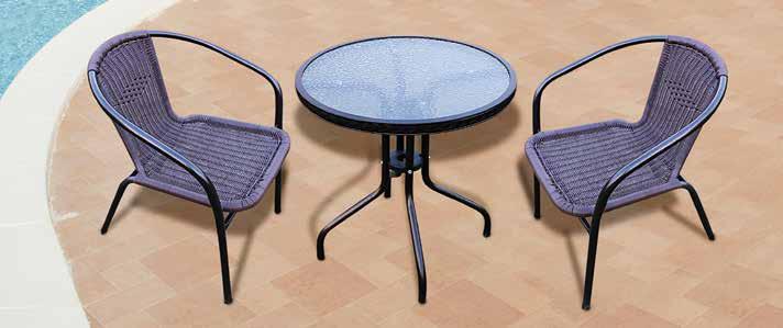 Lachea Tavolo e sedie in polyrattan piatto stretto con struttura in acciaio verniciato. Flat wicker polyrattan table and chairs, with steel painted frame.