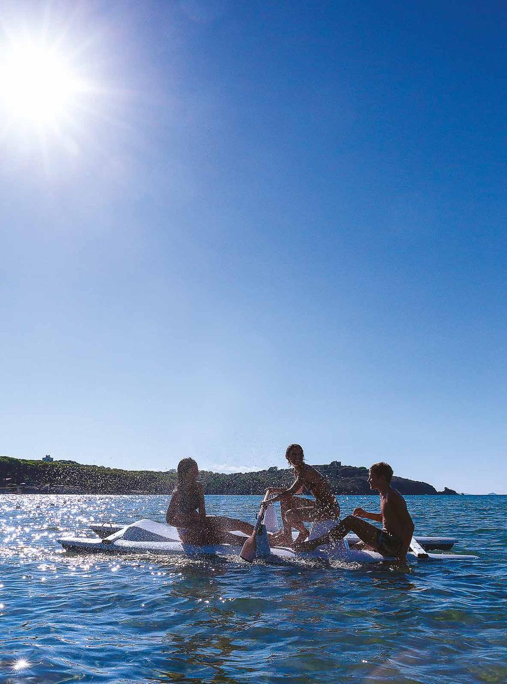 L ESTATE ITALIANA I bagni di mezzanotte, il primo bacio, una partita in spiaggia al tramonto, il tormentone del momento sono solo alcuni degli istanti che rendono l estate la stagione più