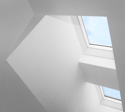 tetto Può essere installata con pendenze comprese tra 0 e 15 Materiali Basamento e battente in PVC estruso di colore bianco (RAL 9016) Vetro