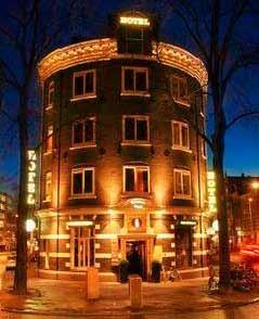 Hotelul se află în afara centrului orașului, aproape de Amstel Business Park. cu dizabilități, serviciu de curățătorie, lift, bar, 13 săli de conferințe, depozitare bagaje, închiriere biciclete.