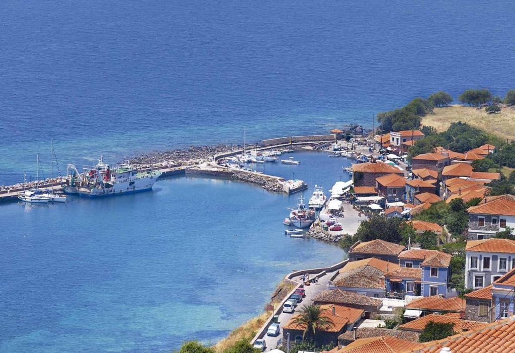 Le zone più caratteristiche Molivos per alcuni è uno tra i villaggi più pittoreschi della Grecia, oggi nota località turistica.