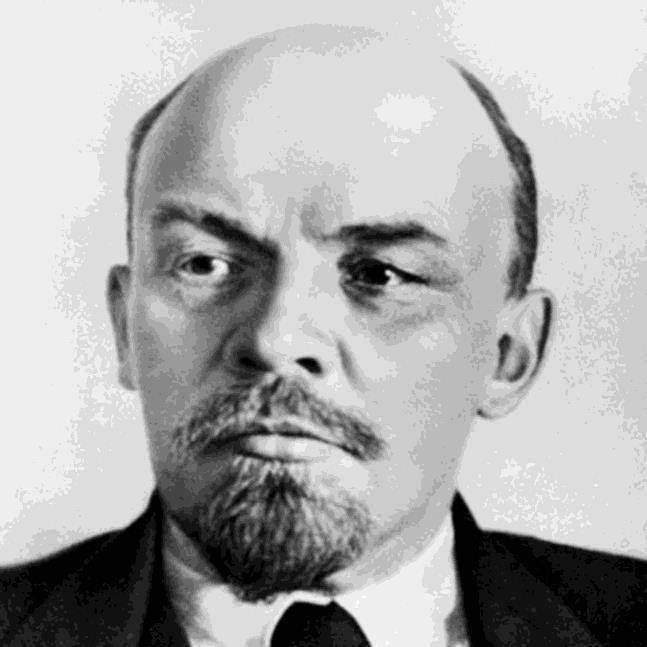 La Russia e il bolscevismo ovo.com LENIN TROCKIJ - STALIN LENIN, uno dei maggiori fautori, viene di nuovo costretto all esilio in Svizzera.