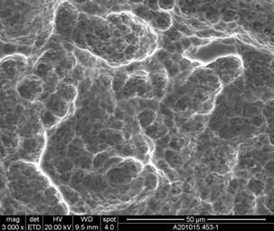 Questo procedimento esclusivo crea un'alta diversificazione della superficie, raggiungendo un elevato aumento dell'area della superficie in 3D, permettendo un maggiore assorbimento del sangue e delle