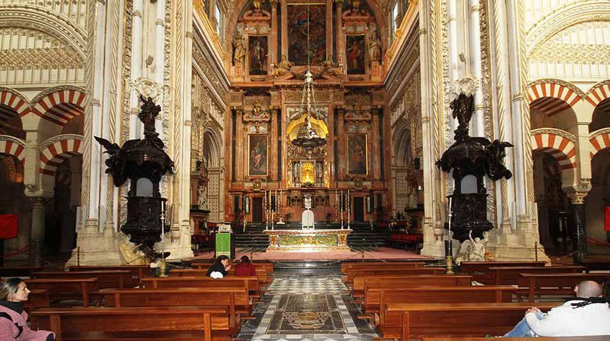 Fig. 5 La navata centrale della nuova cattedrale di Cordoba,