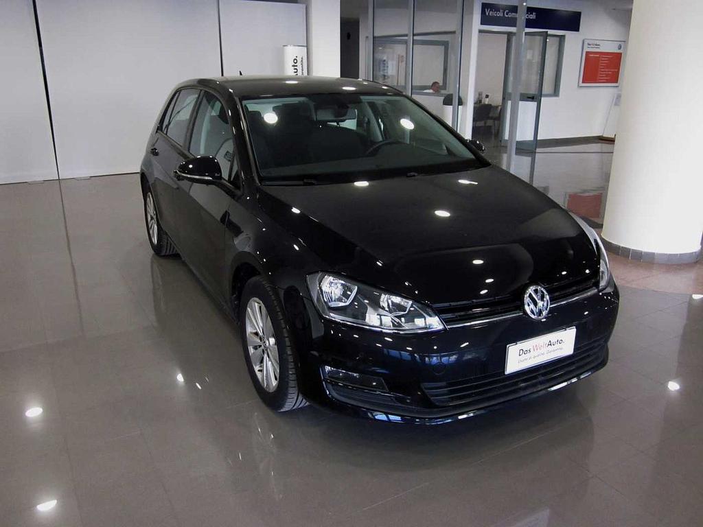 Volkswagen Golf VII 1.6 TDI 110 CV 5p. Business BMT - USATO DASWELT AUTO Golf 7ª serie Immatricolazione: 4/ 2017 KM: 23035 Colore: pastello Cilindrata: 1598 Prezzo: 16.