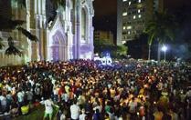 Il percorso di quattordici chilometri dalla cattedrale fino a Vila Velha è iniziato alle ore diciannove di sabato, sotto una pioggia leggera, che presto ha smesso lasciando il posto a un tempo