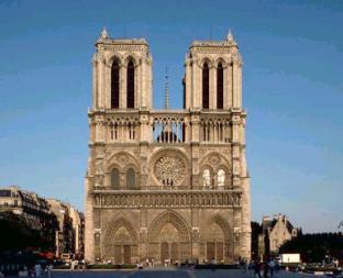 La Cattedrale di Notre Dame In tutte le cattedrali gotiche sparse nel mondo le costruzioni sono sempre basate sul quadrato, sul cerchio e sul pentagono, coniugando la simmetria razionale con