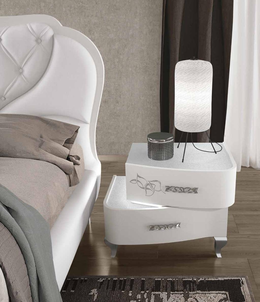 Smeraldo LASCIATI ISPIRARE DA ELEMENTI UNICI Be inspired by unique furnishings UN DETTAGLIO RICERCATO, LA LUCE DI CORTESIA NEL COMODINO, CHE INCENTRA L