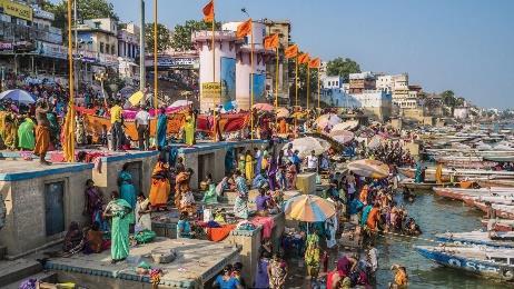 Check-in in hotel Pomeriggio: pranzo a Varanasi e spostamento verso il Gange per