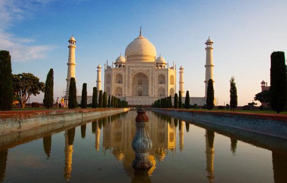 Raggiungeremo il Taj Mahal, la settima meraviglia del mondo, presto in mattinata per visitarla prima che la folla dei turisti aumenti.