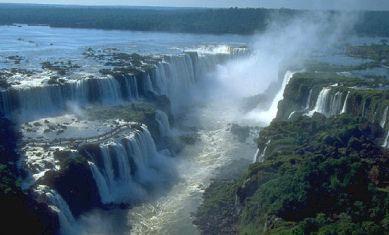 11 GIORNO / BUENOS AIRES -PUERTO IGUAZU Trasferimento (privato) all aeroporto e volo per P.