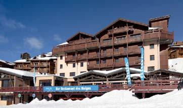 FRANTA Hotel Club MMV Les Neiges 3* - Val Thorens Amplasare: hotelul se a a in cel mai mare domeniu schiabil din lume, Les 3 Vallees, avand peste 600 km de partii.