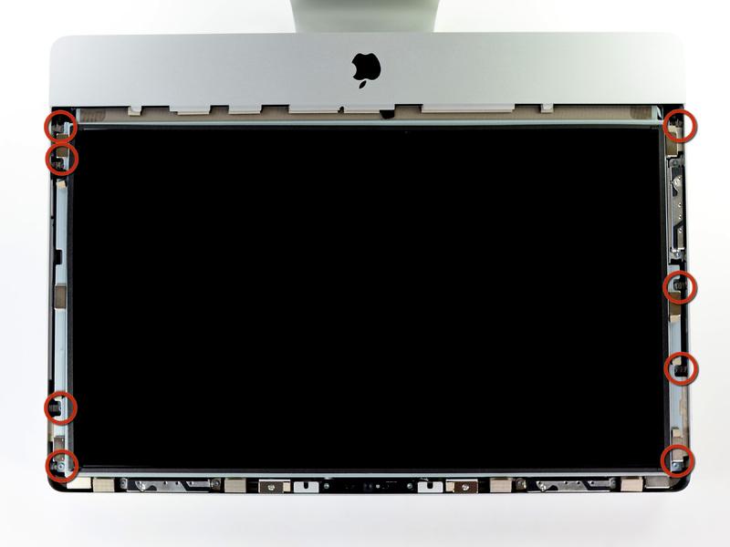 Estrarre il panello di vetro dal bordo inferiore dell'imac e riporlo da parte con attenzione.