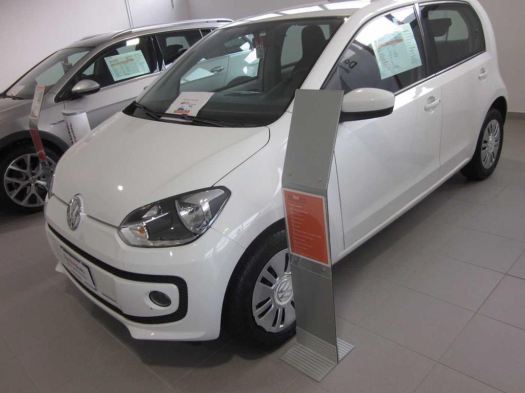 Volkswagen up! 1.0 5p. eco move BMT up! Immatricolazione: 1/ 2015 KM: 68590 Colore: BIANCA pastello Cilindrata: 999 Alimentazione: Metanolo Prezzo: 8.