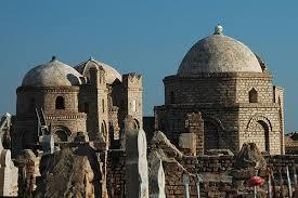 imponente è il restaurato Mausoleo di Mazium Khan Slu (XII-XIV secolo).