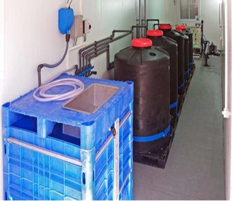 pump, PVC tubing manifold ) 6655704630 Fertilizer turbolence system keeping fertilizer mixed and homogeneous in the operative tanks ( include : 2 hp air blower, manual electric starter