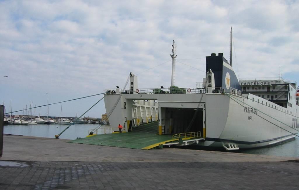 Modalità di trasporto merci Mare Nave traghetto Sono anche dette Ro - Ro (Roll on