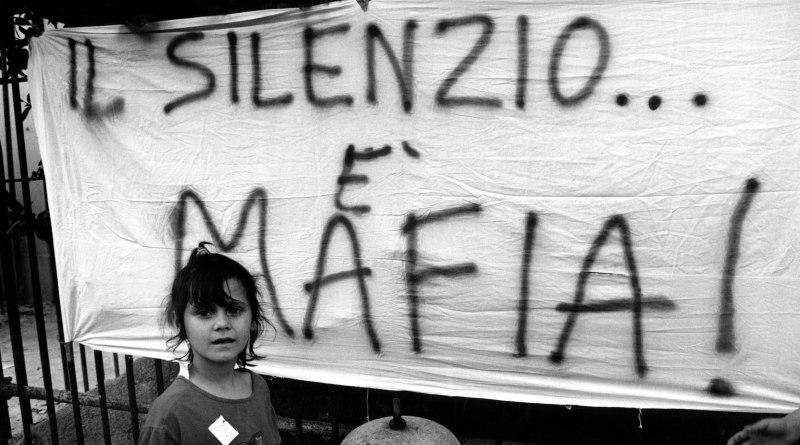 1R SCA Le mafie : letture utili sul crimine organizzato / a cura di Salvatore Parlagreco Firenze : Sansoni, stampa 1991 RD 364.
