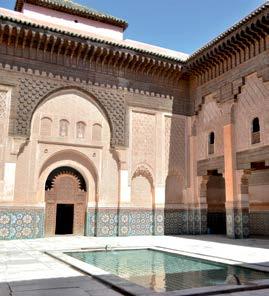 evidenziamo le seguenti esperienze di viaggio : Visita della Medina di Fes: la più suggestiva di tutto il Marocco, con pranzo tipico in ristorante locale Passaggio a Ifrane, la Piccola Svizzera,