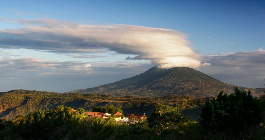 TERZO GIORNO Passeggiata al Volcano Mombacho, estinto da tempo e oggi completamente ricoperto di