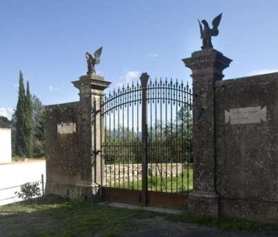 258. Ex Parco della Rimembranza, Monumento complesso San Piero a Sieve (FI), piazza don Novello Chellini Il parco, inaugurato nel 1925, era costituito da novanta cipressi oggi non più esistenti.