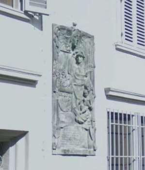 Il monumento fu inaugurato il 21 giugno 1925 alla presenza del duca d'aosta. Il modellino in bronzo si conserva in collezione Nencioni a Campi Bisenzio. 131.