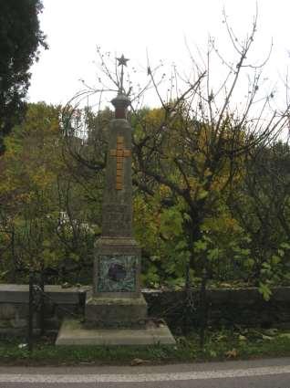 193. Parco della Rimembranza Borgo San Lorenzo (FI), presso ponte di Chisciano Nel 1923 presso Luco fu inaugurato un grande Parco della Rimembranza: furono piantati trenta cipressi ognuno dei quali